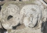 piedra esculpida encontrada en casona antigua