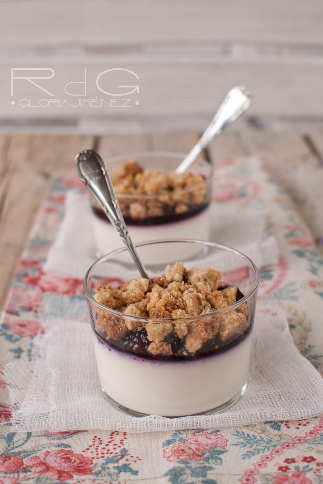 Restos de goûter PANNA COTTA CON FRUTOS ROJOS Y CRUMBLE