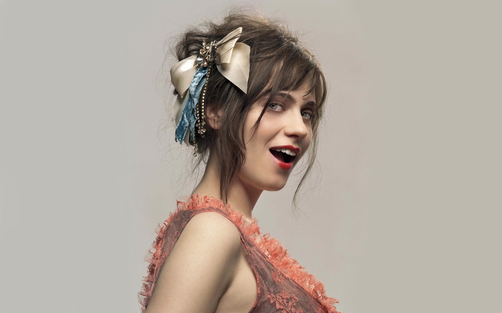 http://2.bp.blogspot.com/-M9XrpaCRtKw/UUsysUxxEJI/AAAAAAAADGI/_MdE05p-yEg/s1600/zooey-deschanel-1920x1200-29521.jpg