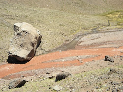 QUIEN PUDIERA COMO EL RÍO, SER ETERNO Y FUGITIVO