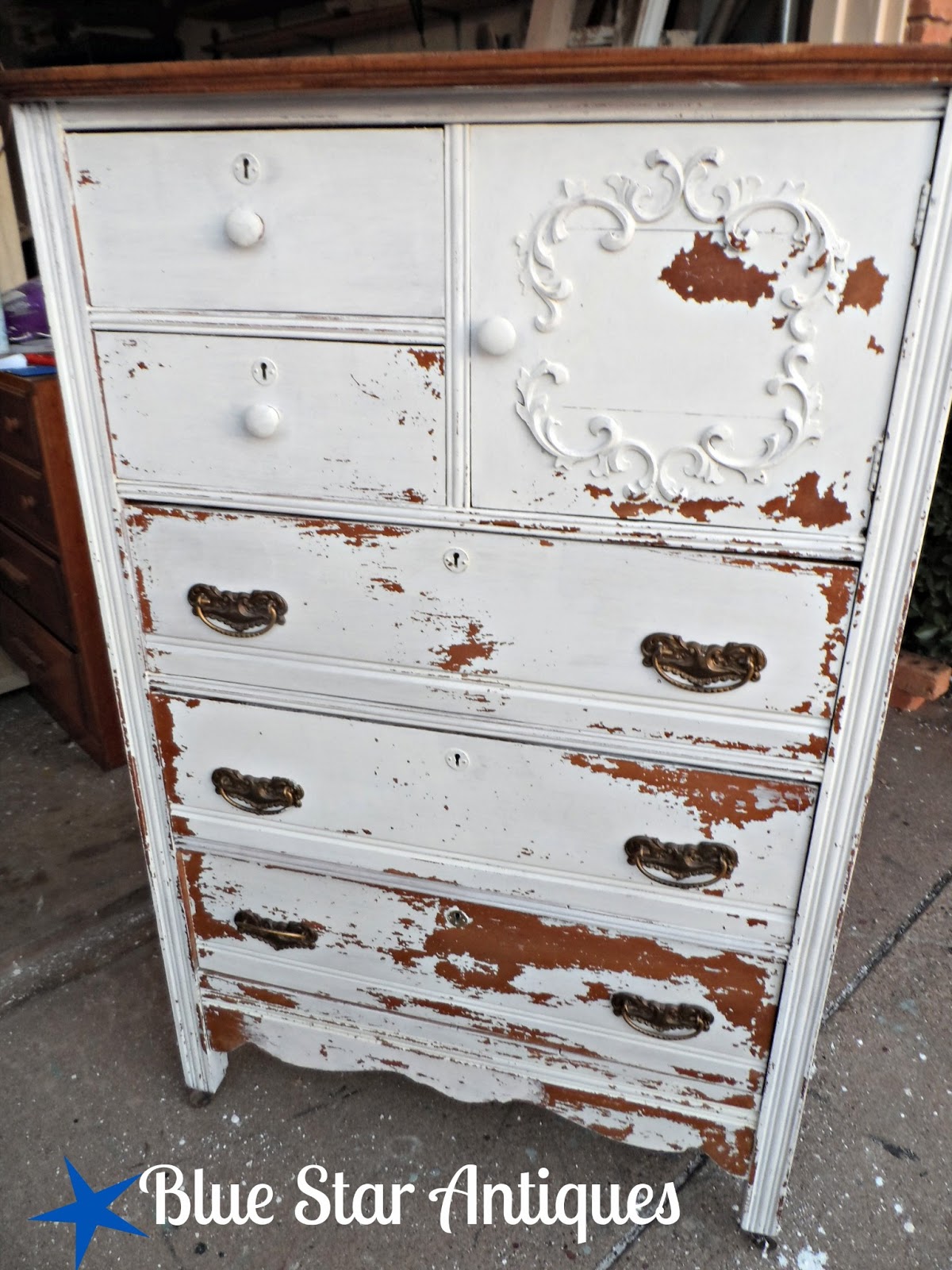 Blue Star Antiques Milk Paint with a Mind of its Own!