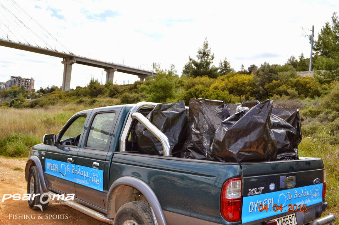 Ψαράδες καθάρισαν την Υψηλή Γέφυρα Χαλκίδας (ΦΩΤΟ)