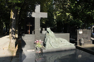 Spomenik obitelji Matko - Ivo Kerdić