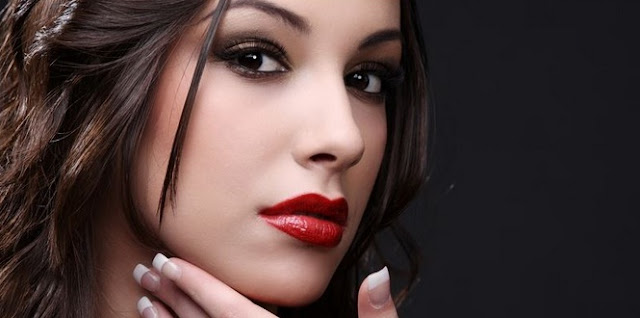 Tips Cara Menjaga Warna Lipstik Tahan Lama