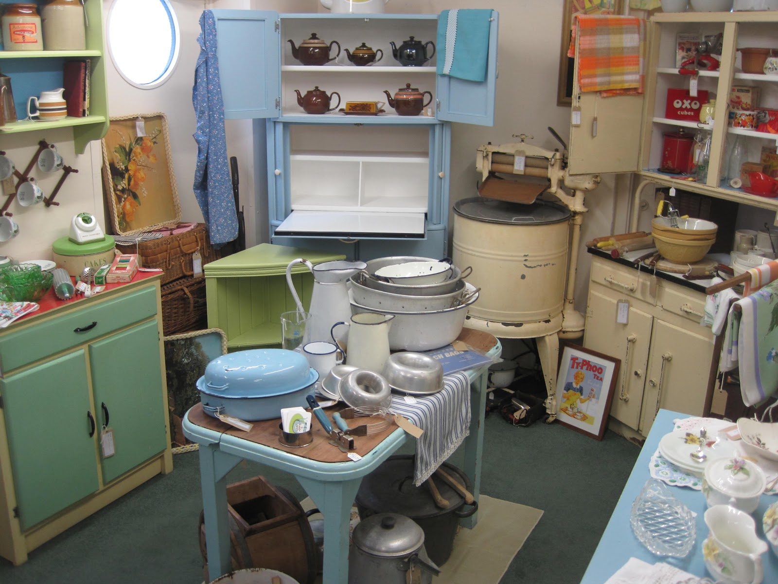 Homes & Antiques, The Nostalgic Kitchen And A Trip To Leicester