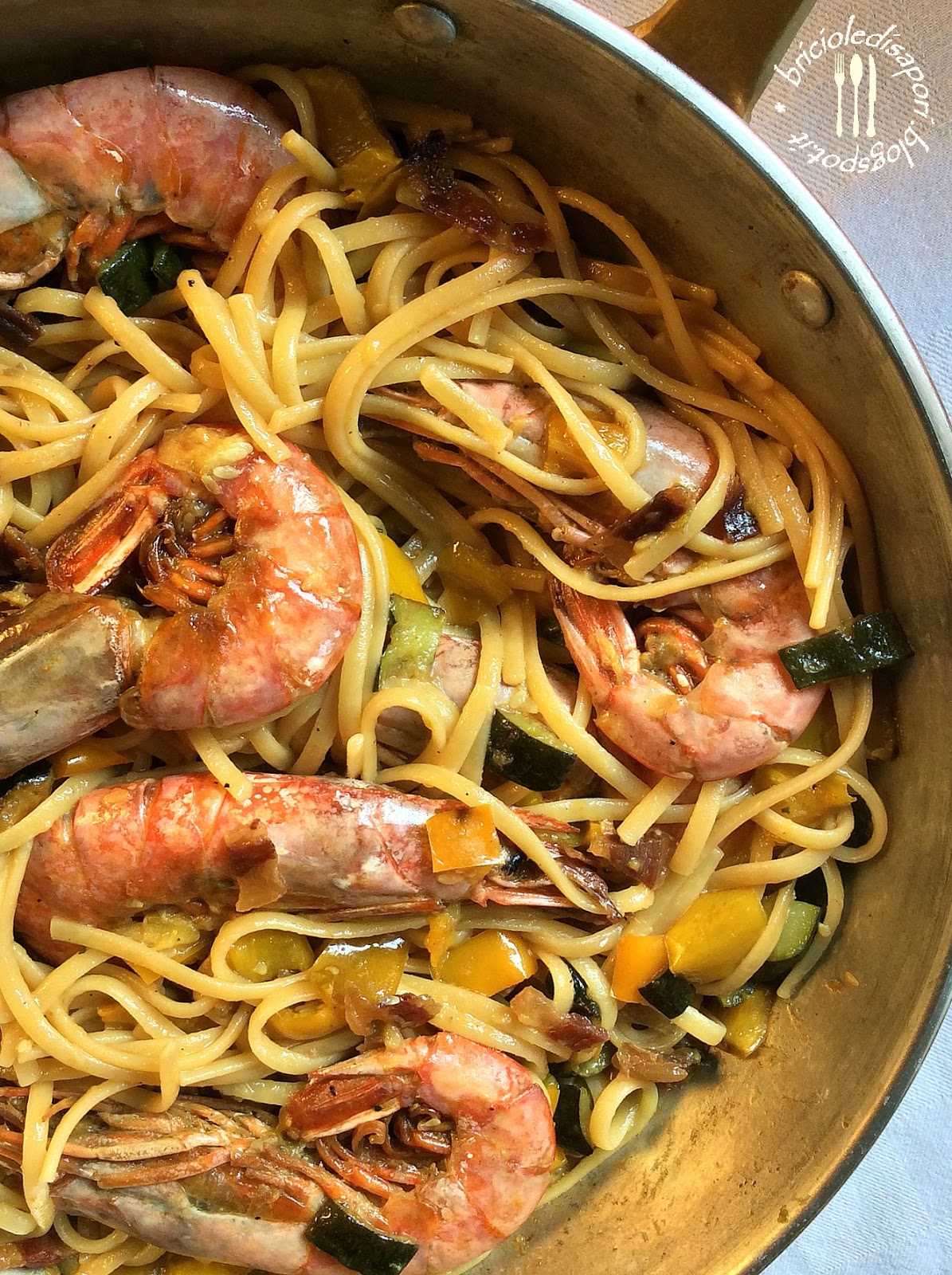 Linguine con gamberoni, verdure e gota di Grigio del Casentino