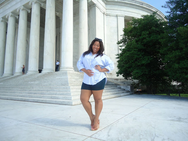 curvy national mall woman in target shorts plus size fashion model guess wedges washington dc national monuments jefferson memorial college student howard university fashion blogger