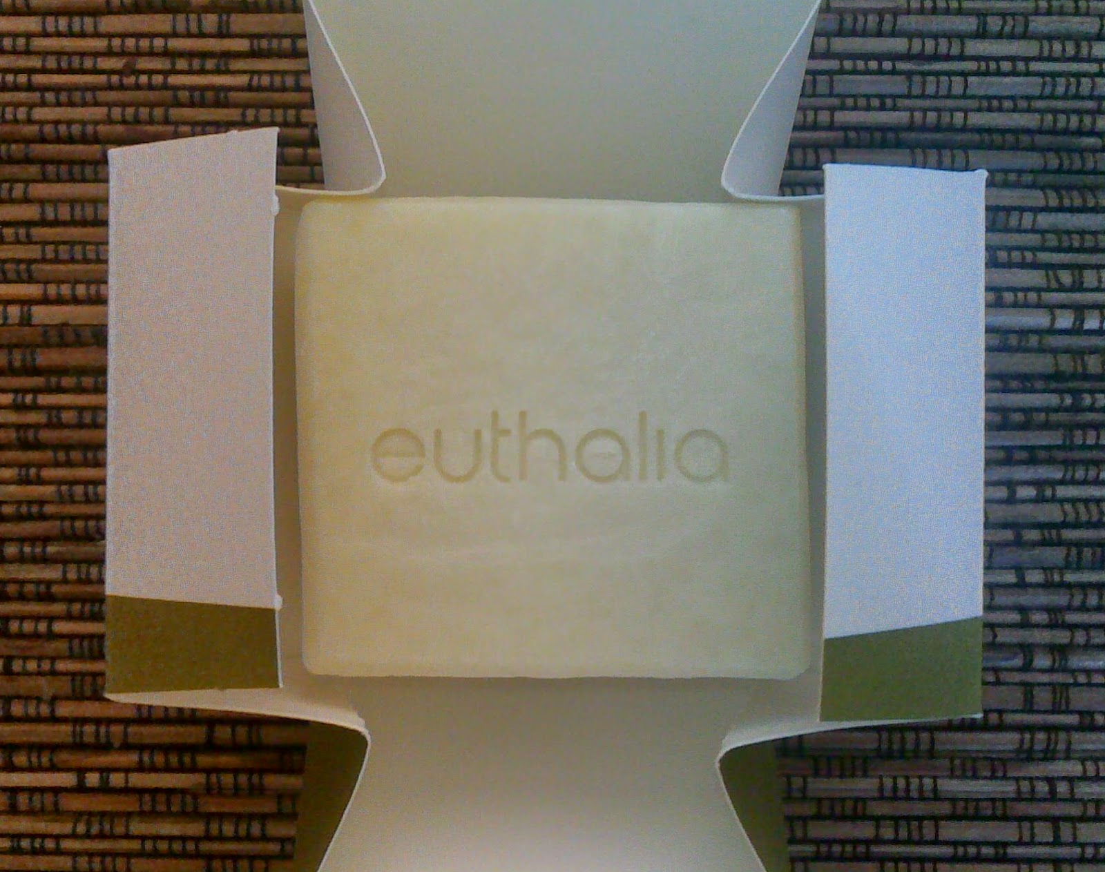 Unboxing Euthalia physis 100% handmade soap made of pure oil oil