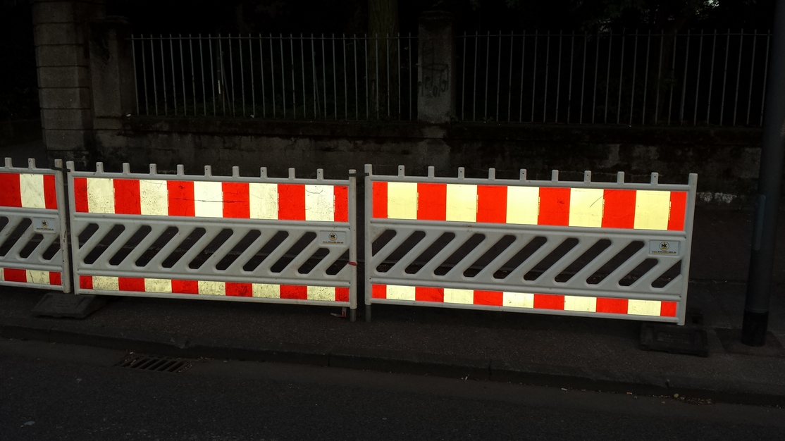 Eulige Klassendienste Frau Locke