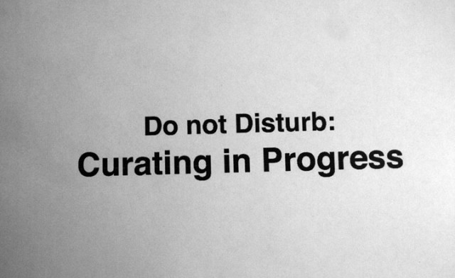 curating art