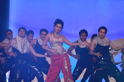 Dubai-Kungumam-Awards+%252885%2529.JPG?BollyMass.com