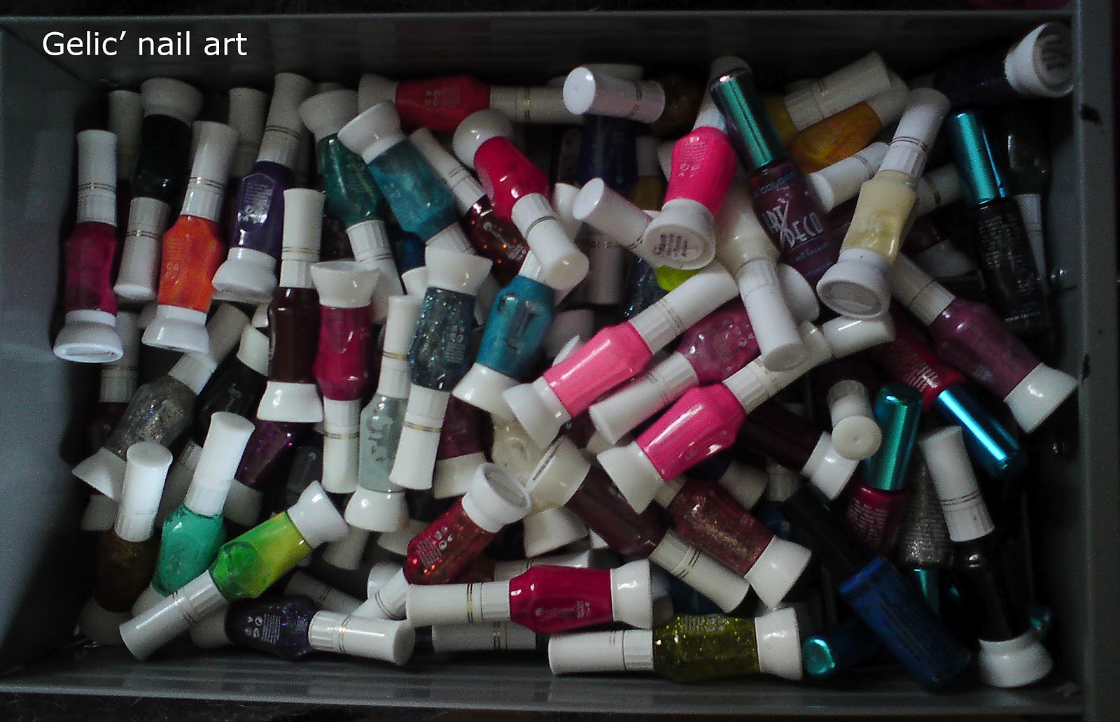 Gelic' nail art Large fine liner/striper nail art polish swatch guide