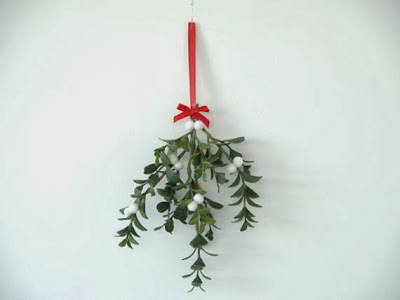 https://www.etsy.com/ca/listing/169396869/mistletoe-felt-christmas-decoration?ref=favs_view_10
