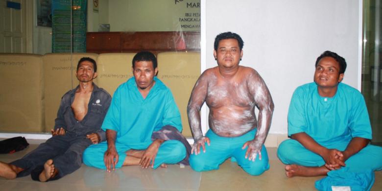 Kapal Berisi Puluhan WNI Tenggelam di Malaysia Kapal Berisi Puluhan WNI Tenggelam di Malaysia
