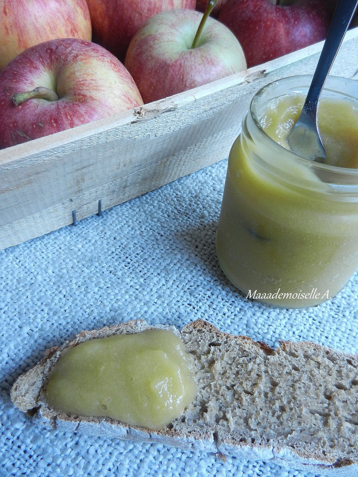 Maaademoiselle A. Recette de petit pot pour bébé Compote Pomme