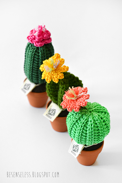 amigurumi crochet cactus in clay pots - cactus all'uncinetto in vasi di terracotta - besenseless.blogspot.com amigurumi crochet cactus in clay pots - cactus all'uncinetto in vasi di terracotta - besenseless.blogspot.com