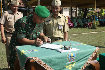 UPACARA PENUTUPAN TMMD SENGKUYUNG TAHAP 1 TAHUN 2015