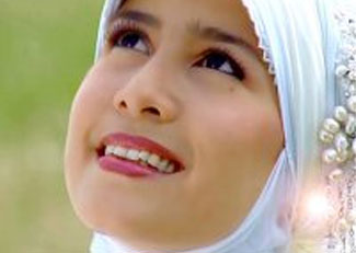 Angelina Sondakh Muallaf