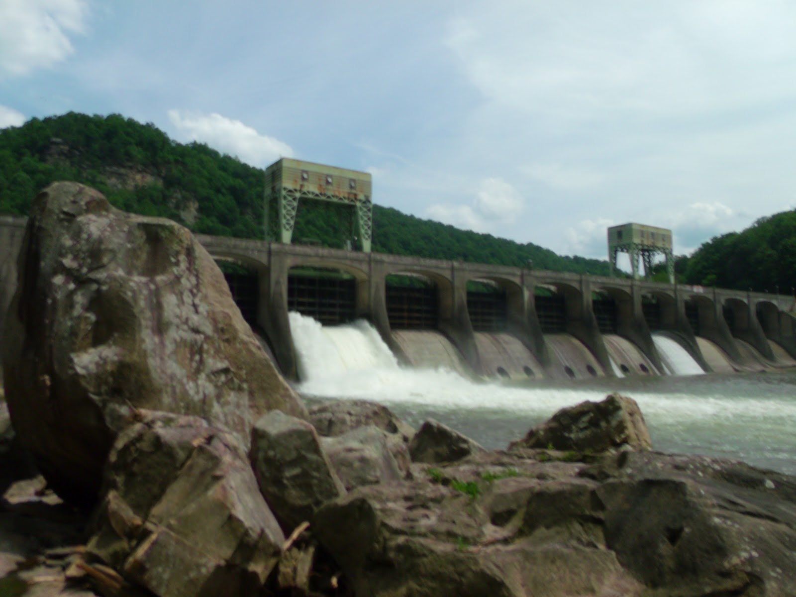 Hiking West Virginia Hawk's Nest Dam Trail