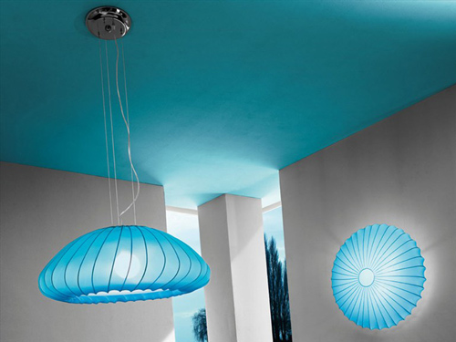 La lámpara de techo viene en 11 colores y en 2 formas diferentes, y es muy fácil de desmontar para lavar. 