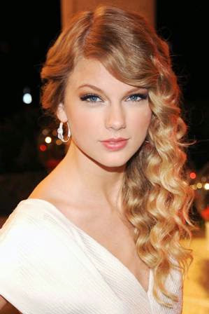 foto taylor swift di acara BMI Country Awards 2009 foto taylor swift di acara BMI Country Awards 2009