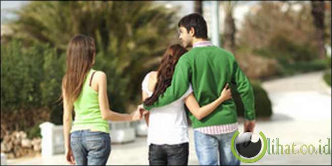 Punya saudara kembar yang selingkuh Punya saudara kembar yang selingkuh