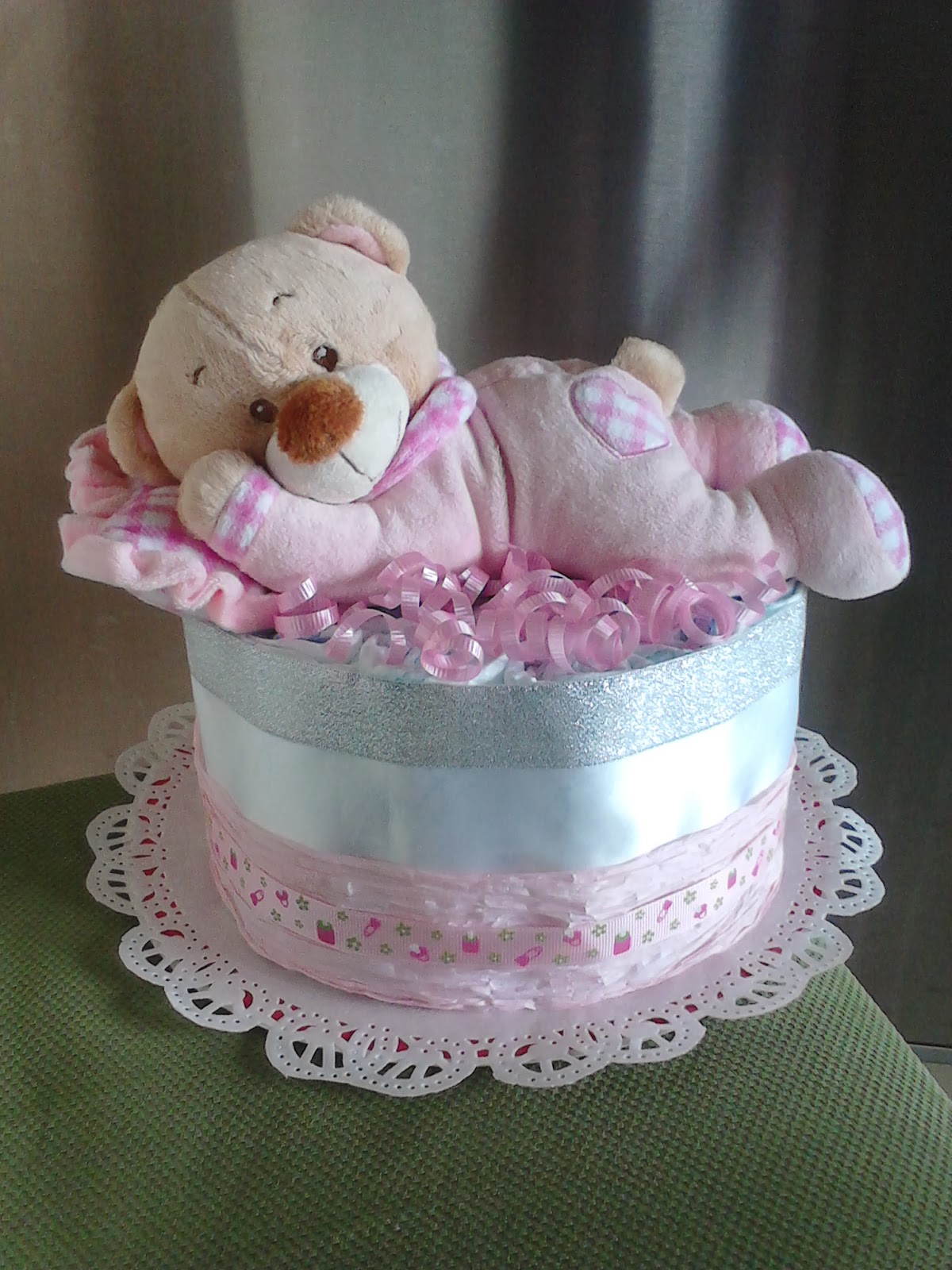 Manila Baby! 1Tier/Round Diaper Cake Manila Baby! 1Tier/Round Diaper Cake