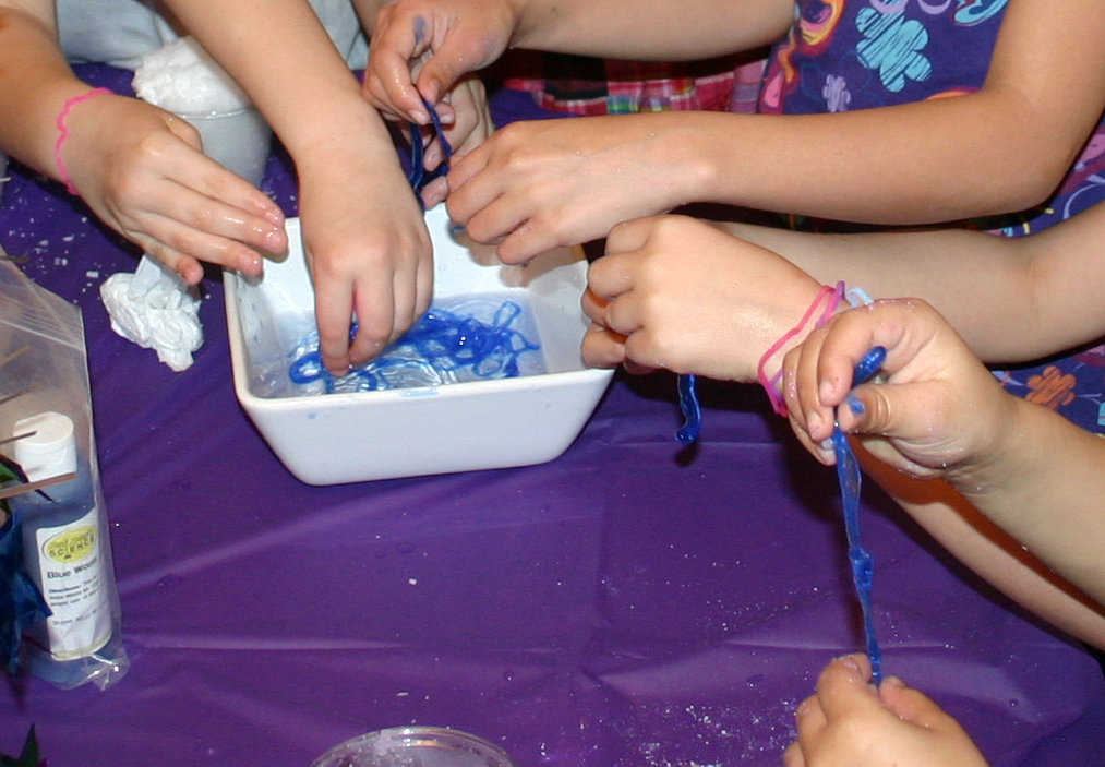 One Smoove Family: Science Party: experiments, snow, explosions