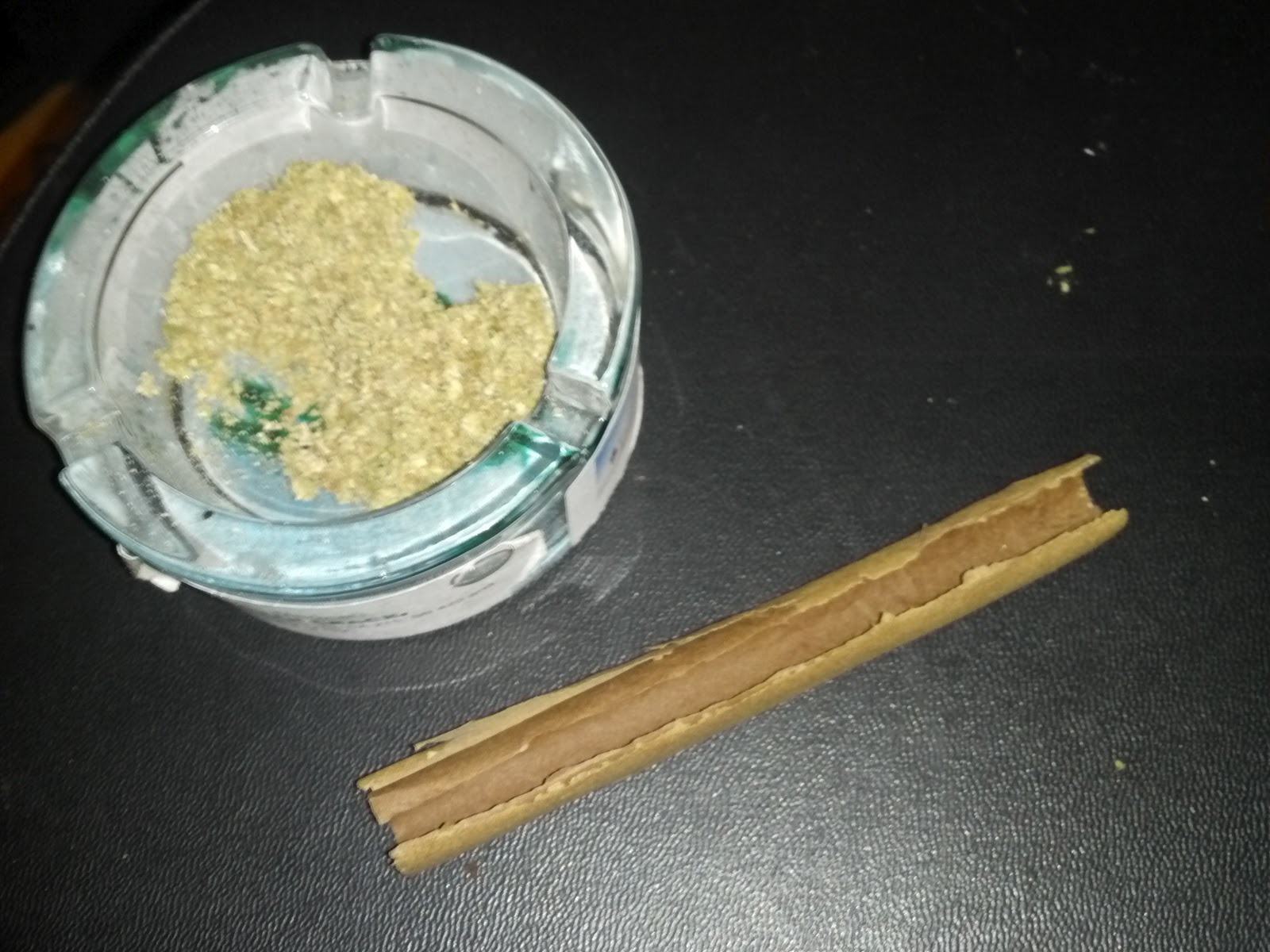 We Smoke Blunts Tutorial How to roll a blunt