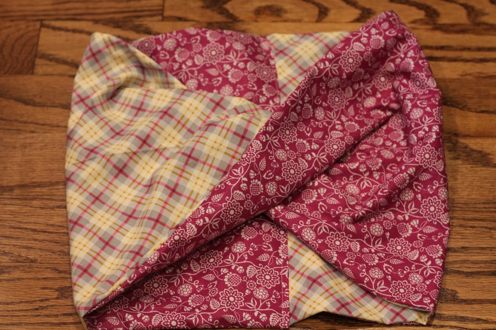 I do deClaire Twisted Infinity Scarf Tutorial