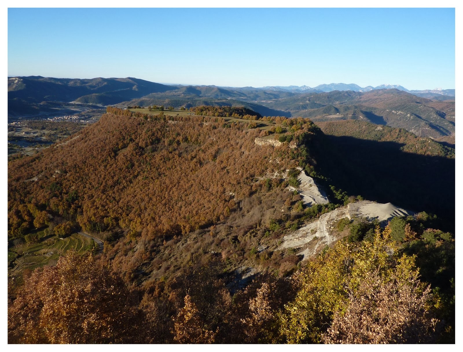 a la una a casa CASTELL DE BESORA SALT DEL MIR ( Des de Sant Quirze