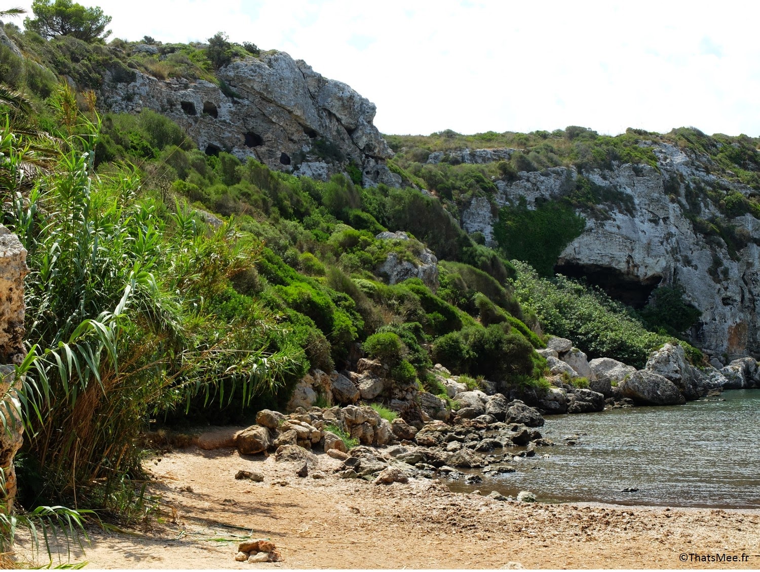 plage Lost amarrage port bateaux Calas Coves crique nécropoles grottes Minorque Menorca