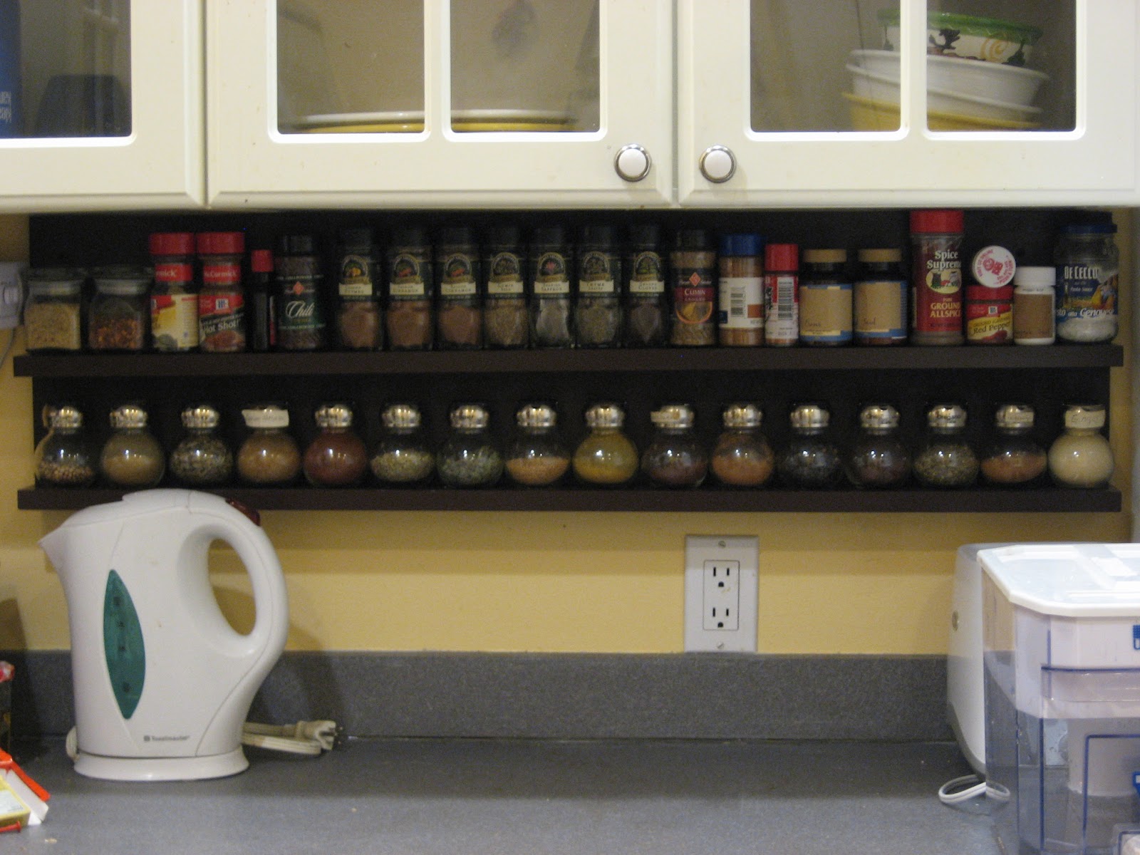 Make your own spice rack Diy house projects, Spice organization, Diy