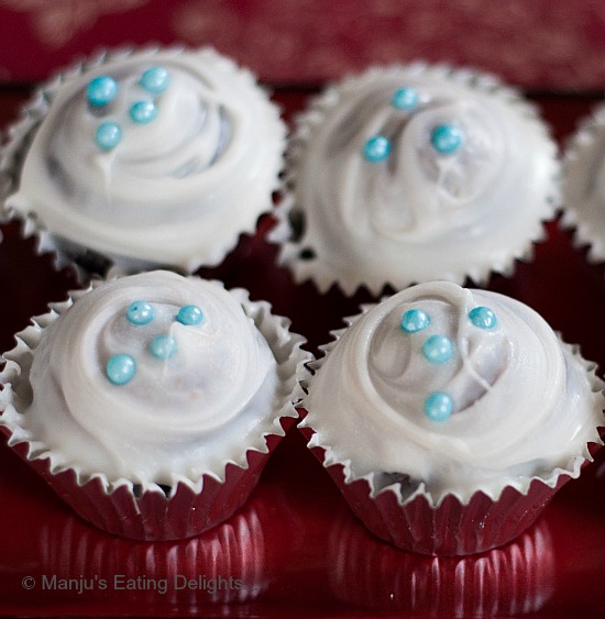 Dip Cake Balls In Ganache Dip Cake Balls In Ganache