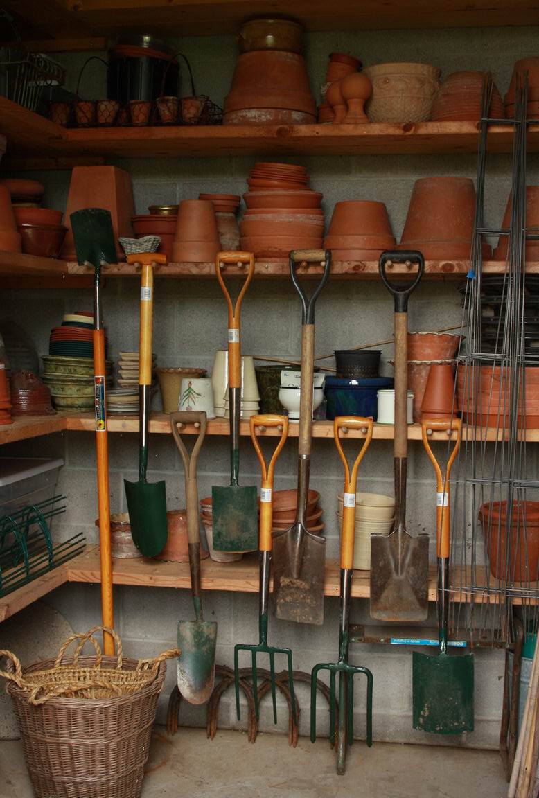  and a Little Farm: INSPIRATION THURSDAY, AMAZING TOOL AND POTTING SHED