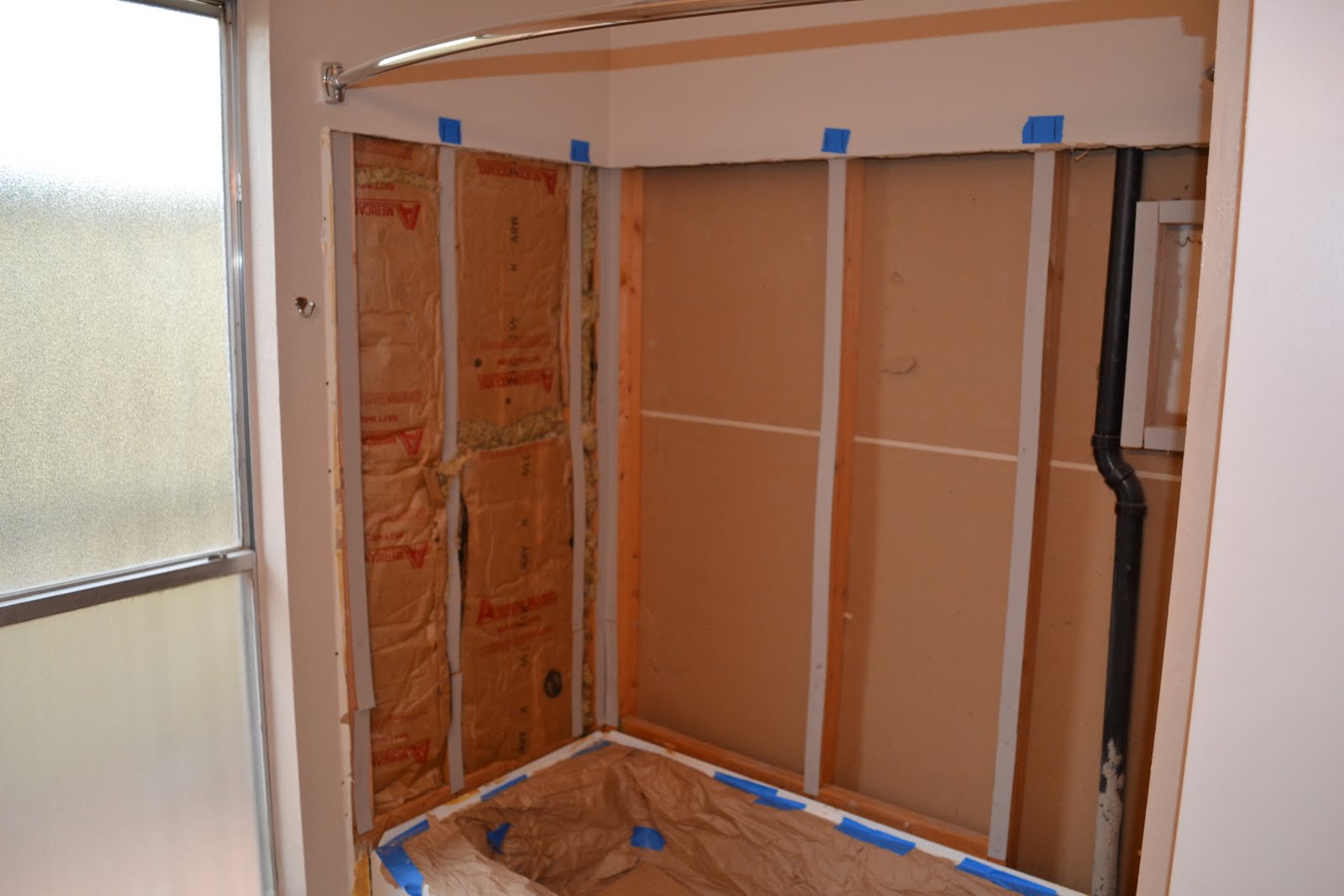 Hesselblogger Putting Up Walls