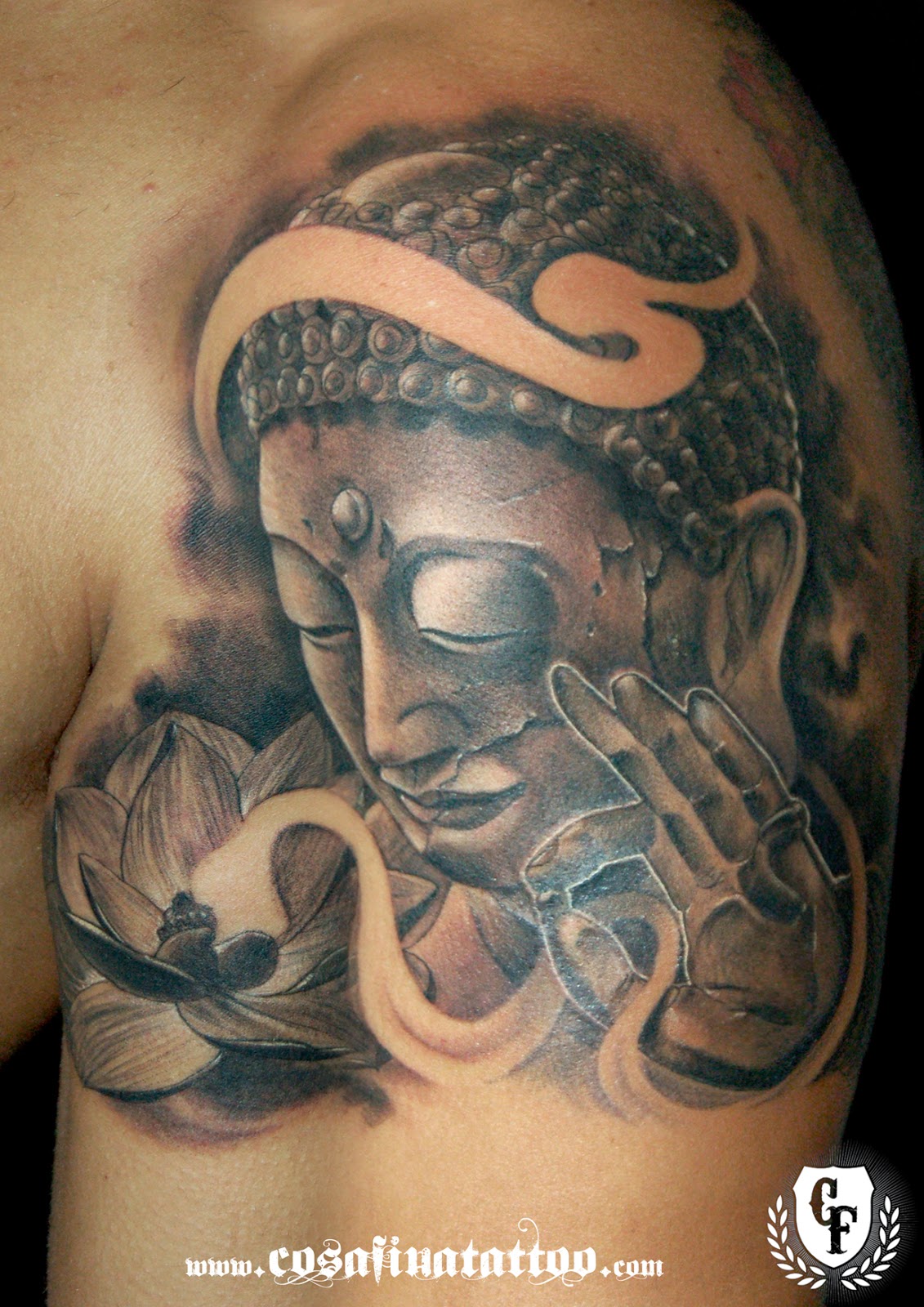 Cosafina Tattoo Carlos Art Studio Tatuaje Cara Buda Brazo Mano Flor De Loto Oriental Tattoo Buddha Lotus Flower Arm Cosafina Cosa Fina Polinya Barcelona Espana Spain Carlos Fabra