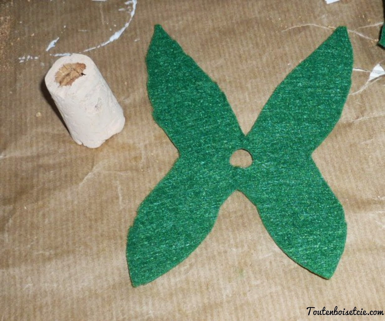 atelier découpage et collage pour le 1er mai