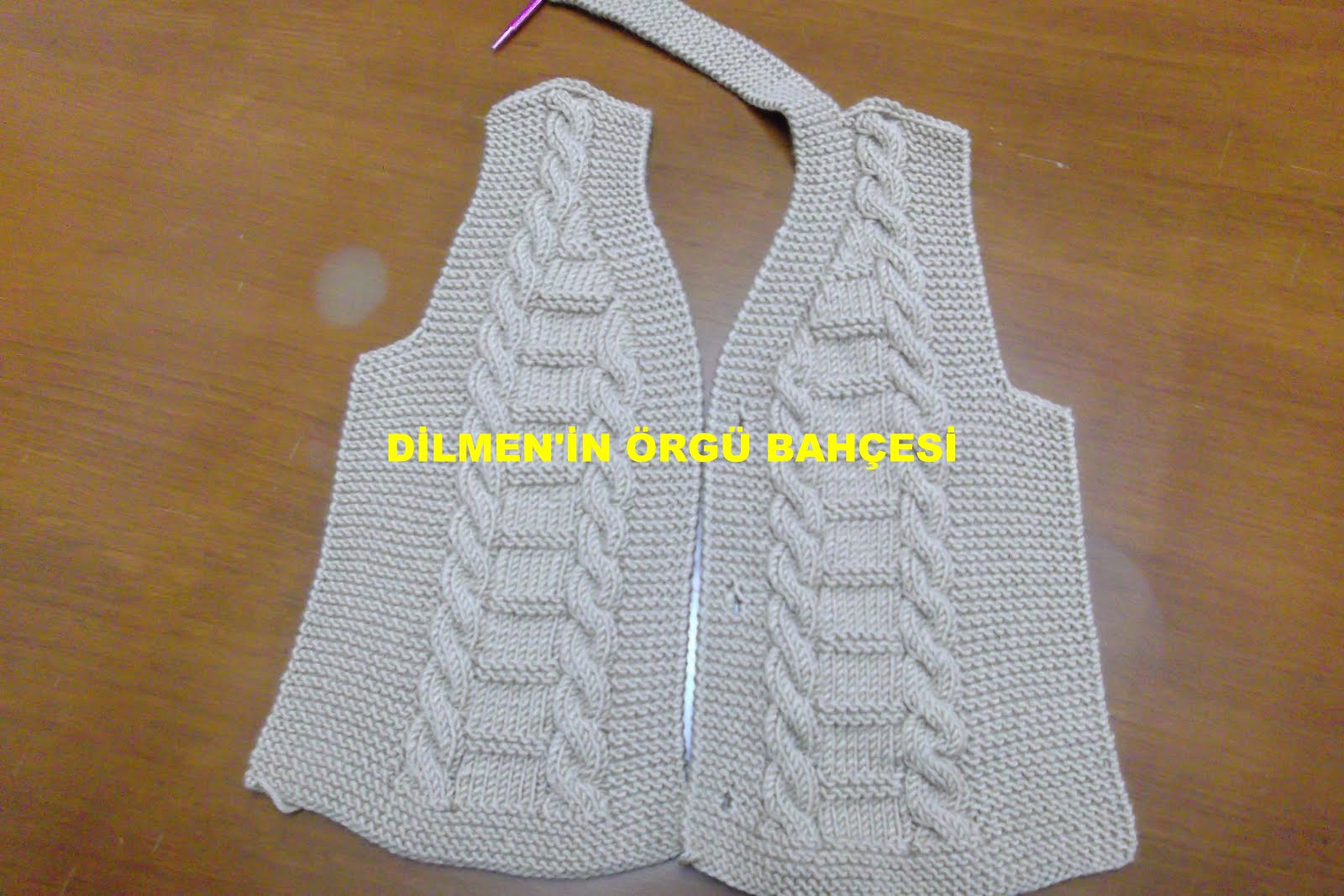 DİLMEN�İN ÖRGÜ BAHÇESİ ERKEK BEBEK YELEĞİ