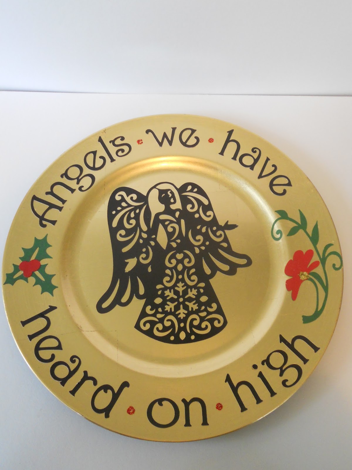DB Crafty Treasures Christmas in July 7 charger plate