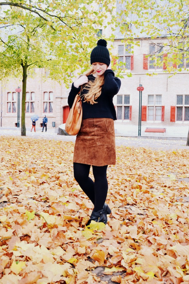 Outfit Pudelmutze Und Lederrock Rothaariges