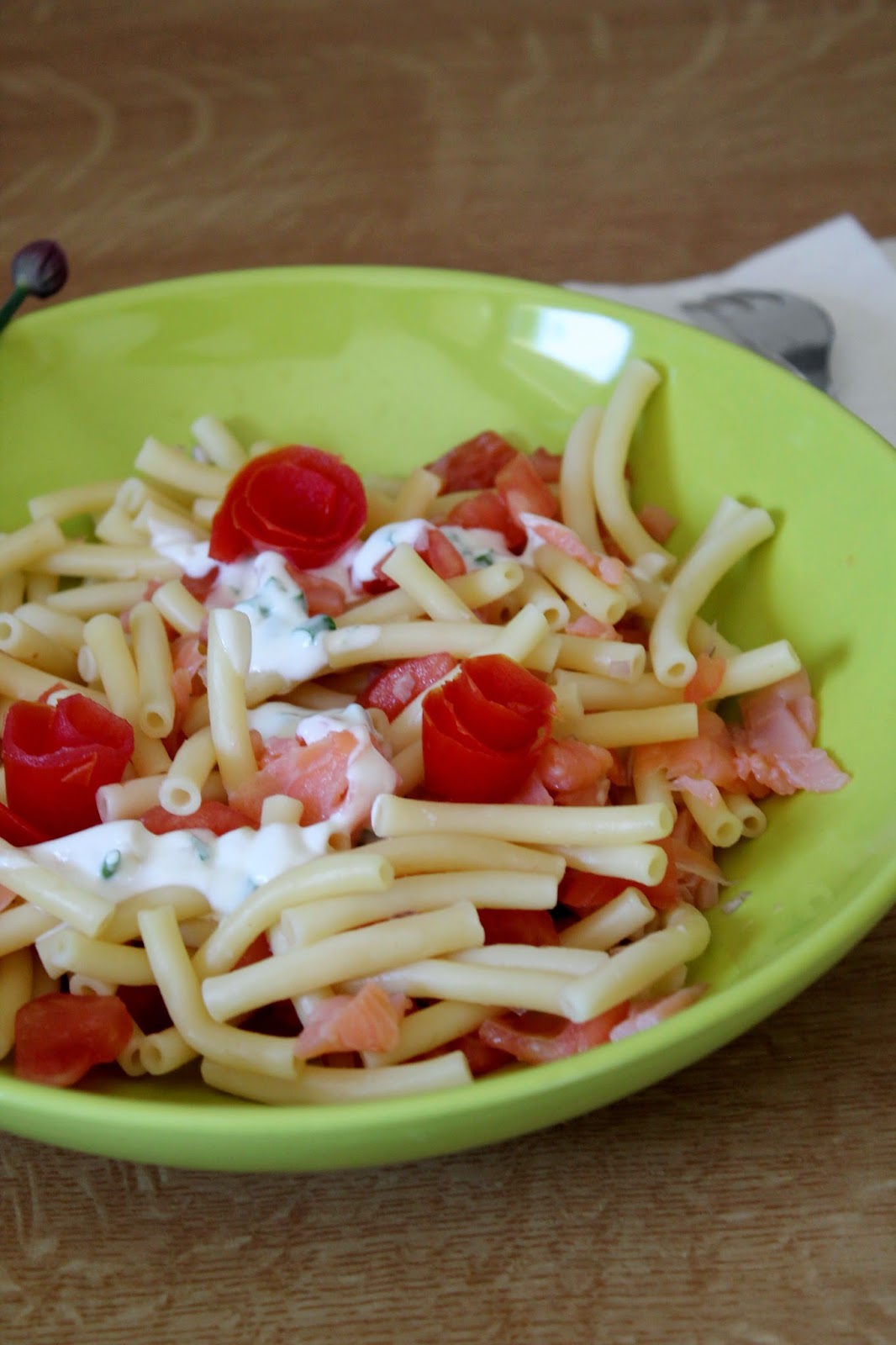 Salade de pâtes au saumon fumé, sauce au yaourt