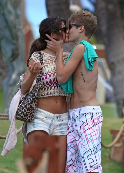 selena gomez and justin bieber on beach. Selena Gomez and Justin