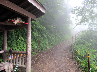 弥彦山　休憩所