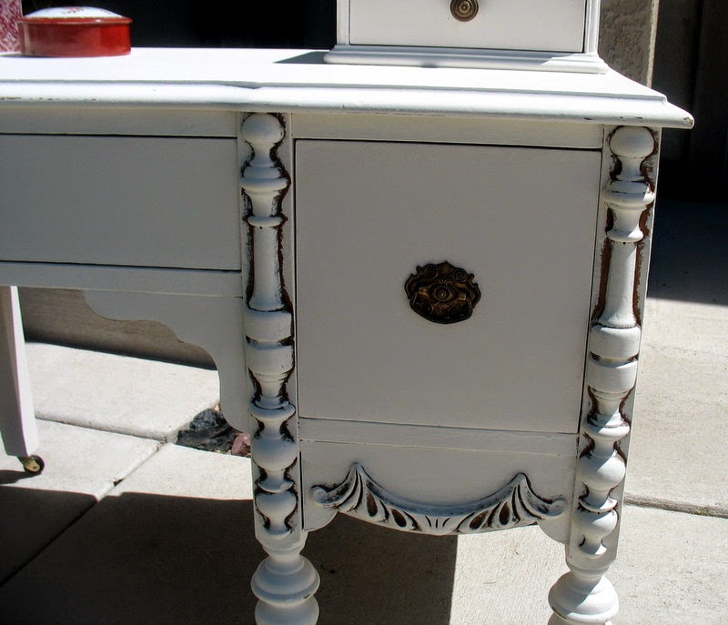 Shabby Redo For You ! Vintage Vanity Redo