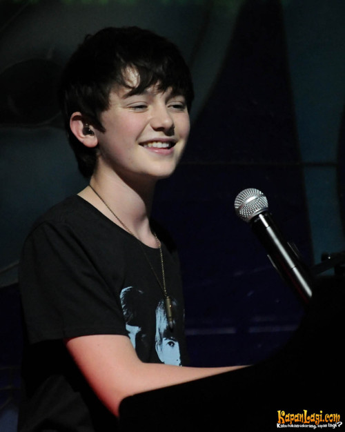 Greyson Chance | SimpleTeen(•”̮ •)з