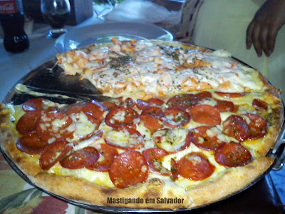 Torre de Pizza: Pizza metade Pepperoni metade Camarão com Catupiry