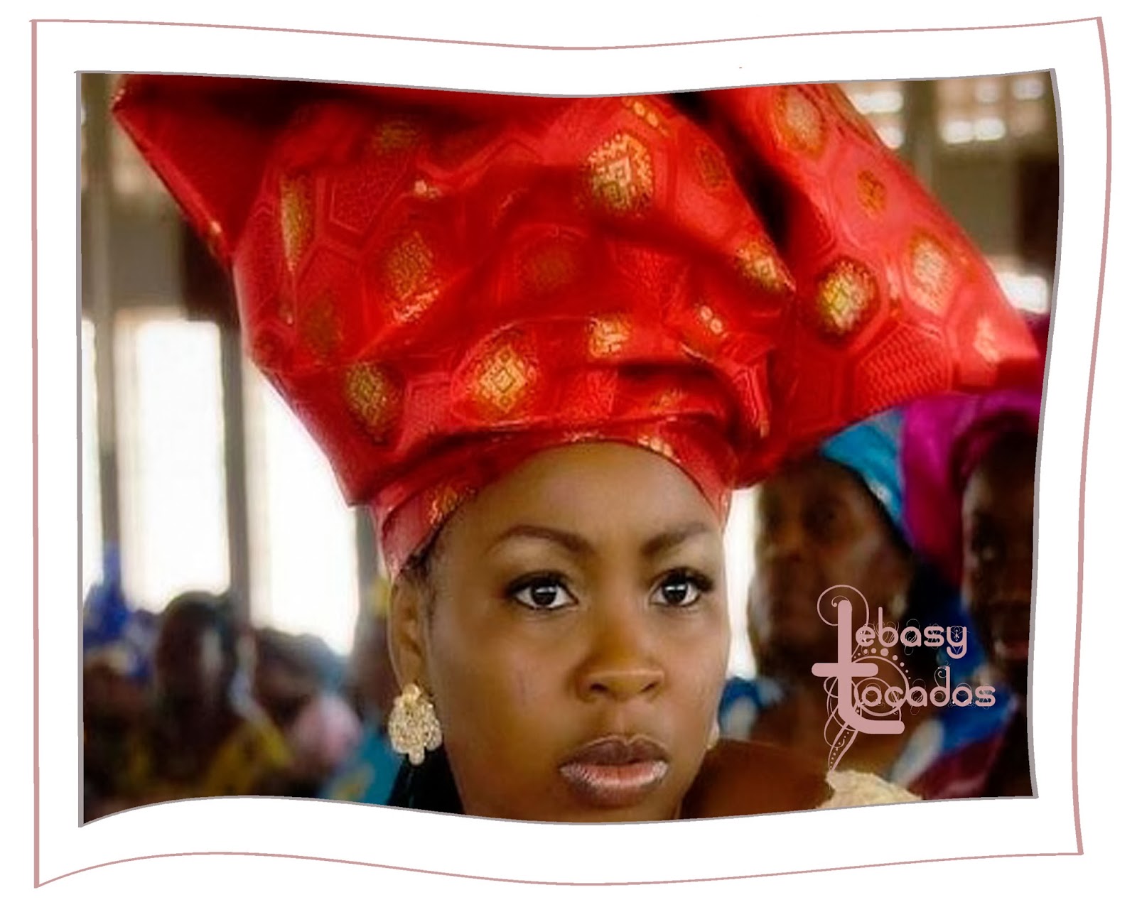 Turbante africano de gran tamaño. Turbante africano de gran tamaño.