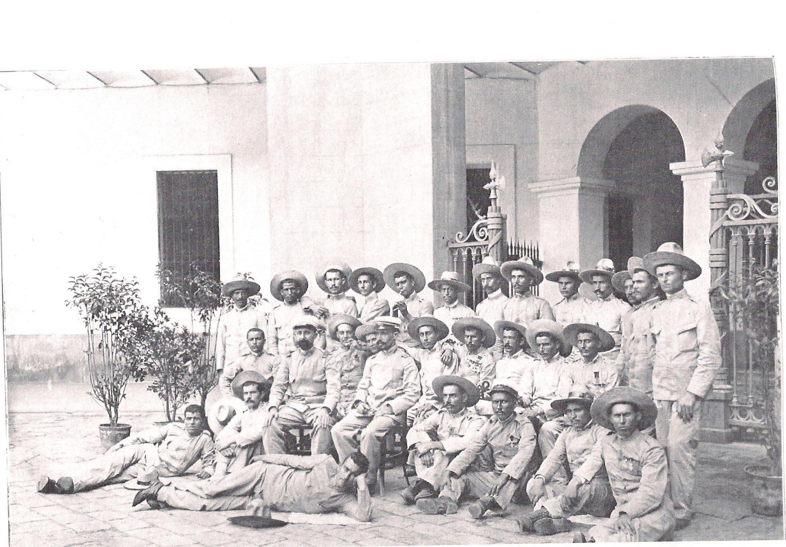 LOS ÚLTIMOS DE FILIPINAS Manuelblas. Historia y personajes