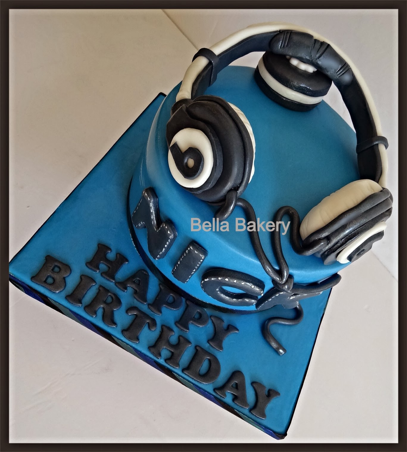  HEADPHONES CAKE